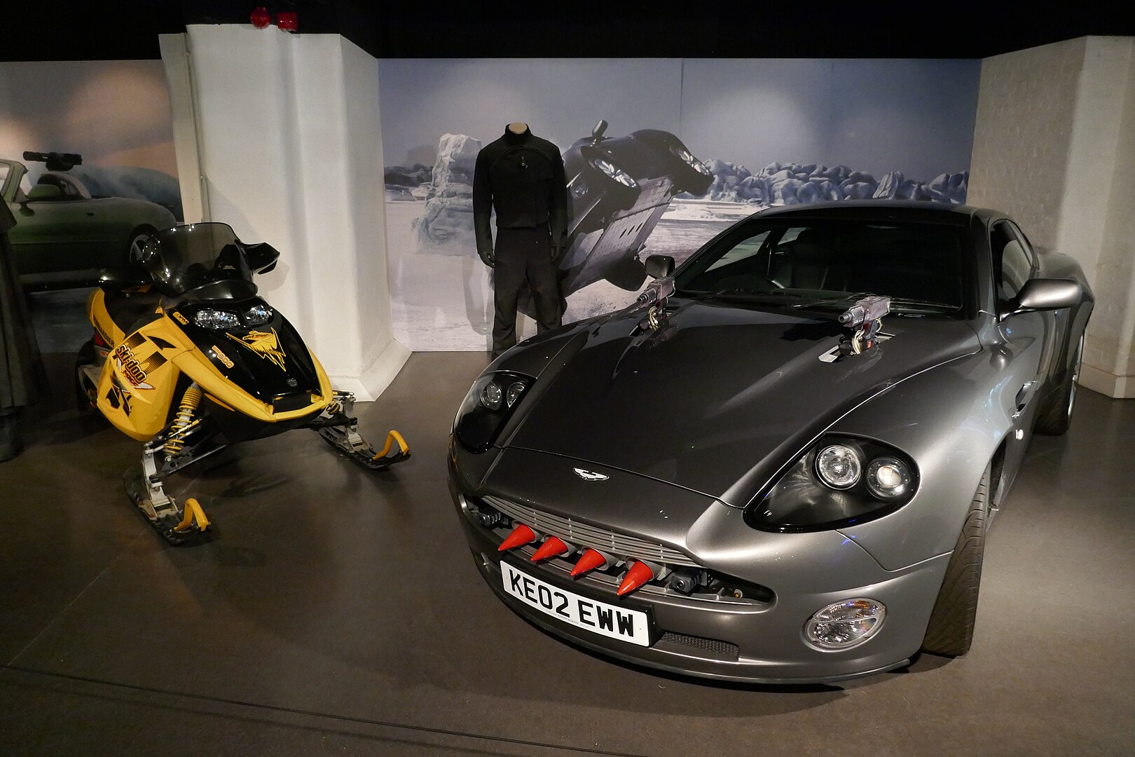 Aston_Martin_V12_Vanquish Die_Another_Day_