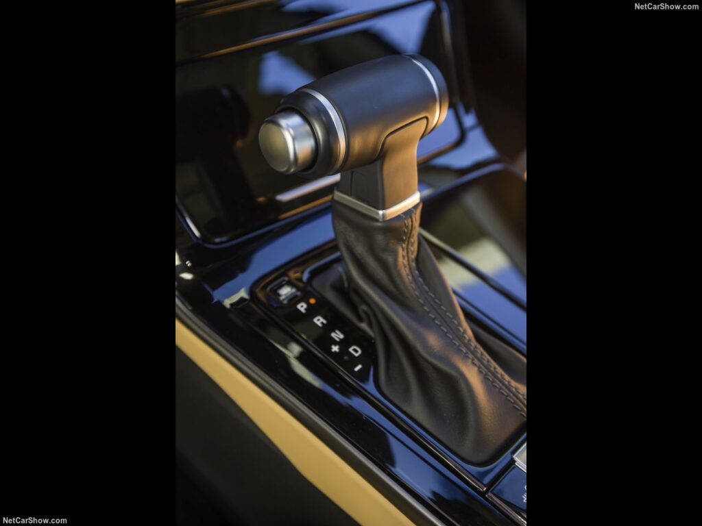 Kia-Cadenza automatic shifter